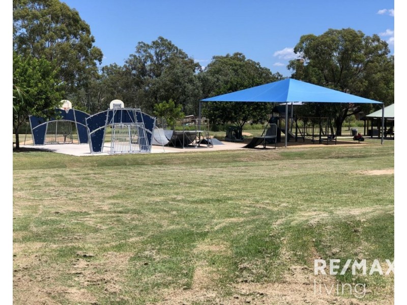 24 Middle Road, Proston QLD 4613