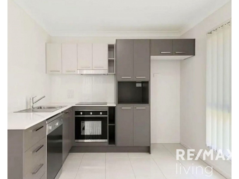 2/33 Jones Street, Rothwell QLD 4022
