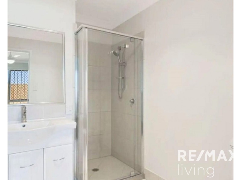 2/33 Jones Street, Rothwell QLD 4022