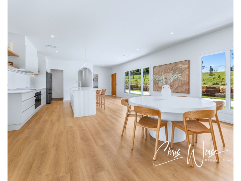 1,4 Pine Tree Drive, Kilcoy QLD 4515