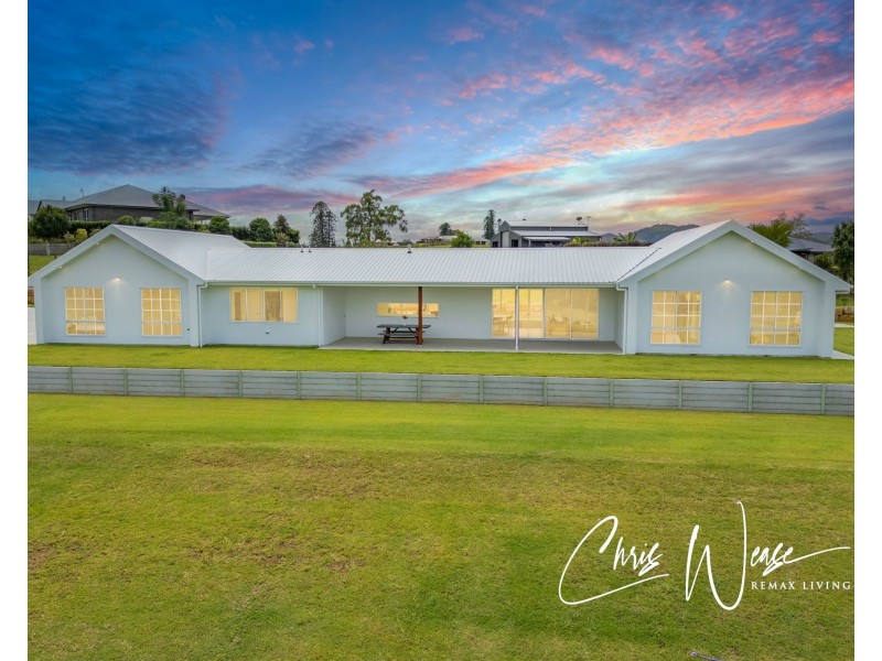 1,4 Pine Tree Drive, Kilcoy QLD 4515
