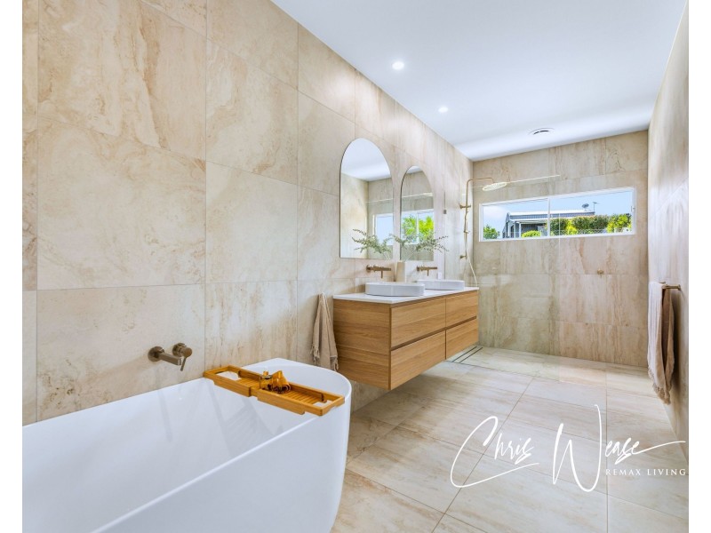 1,4 Pine Tree Drive, Kilcoy QLD 4515