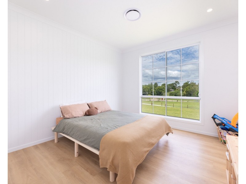 1,4 Pine Tree Drive, Kilcoy QLD 4515