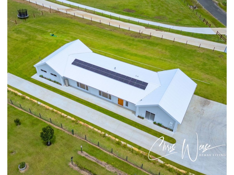 1,4 Pine Tree Drive, Kilcoy QLD 4515