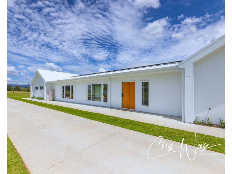 1,4 Pine Tree Drive, Kilcoy QLD 4515