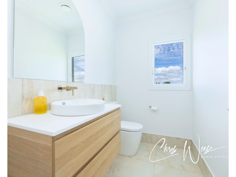 1,4 Pine Tree Drive, Kilcoy QLD 4515