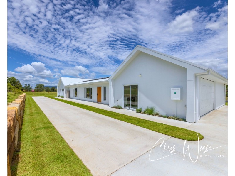 1,4 Pine Tree Drive, Kilcoy QLD 4515
