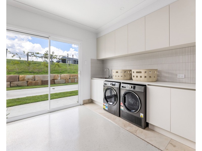 1,4 Pine Tree Drive, Kilcoy QLD 4515