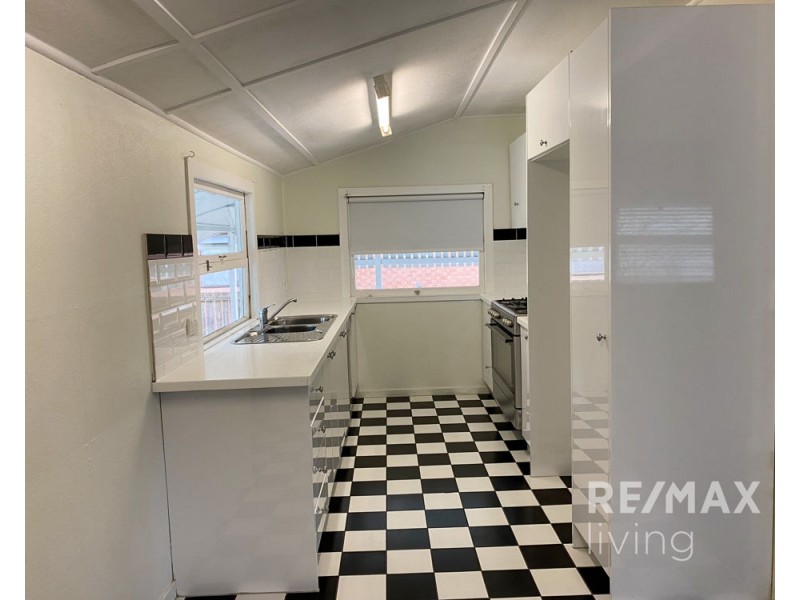 5 Hall Avenue, Bongaree QLD 4507