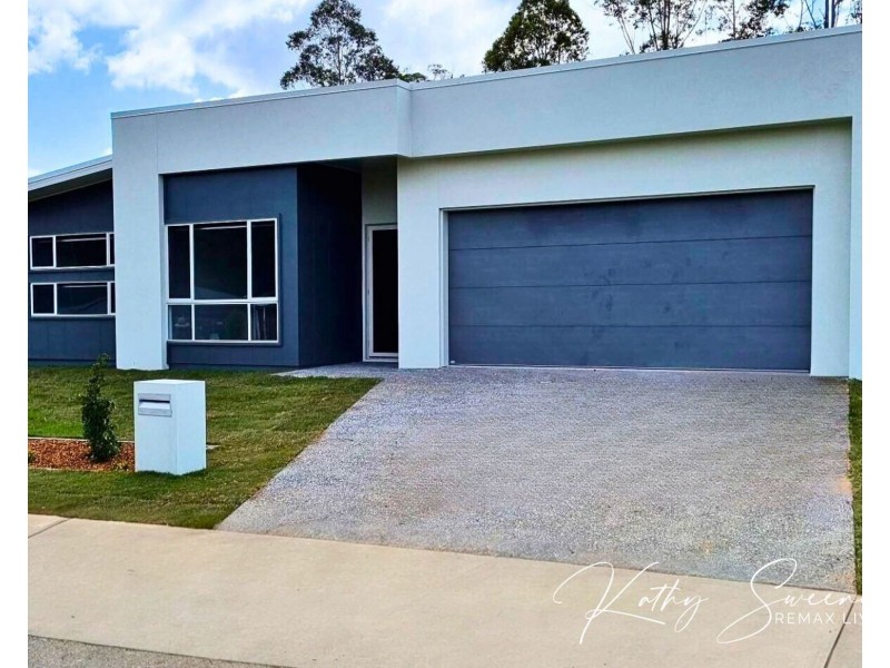 39 Hamilton Road, Woodford QLD 4514