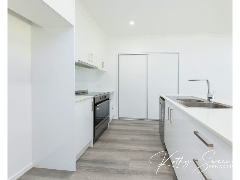 39 Hamilton Road, Woodford QLD 4514