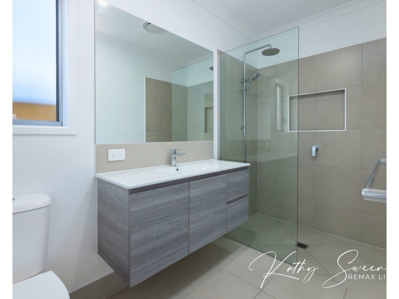 39 Hamilton Road, Woodford QLD 4514