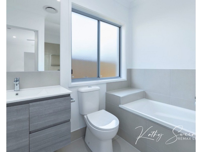 39 Hamilton Road, Woodford QLD 4514