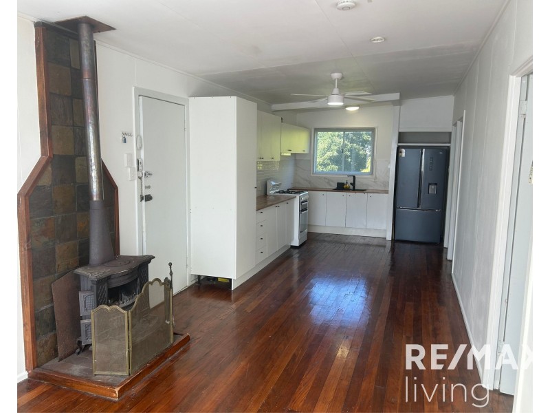27 Row Street, Kilcoy QLD 4515