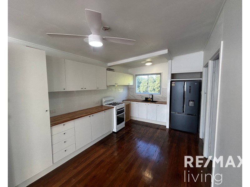 27 Row Street, Kilcoy QLD 4515