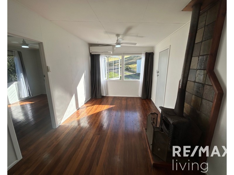 27 Row Street, Kilcoy QLD 4515