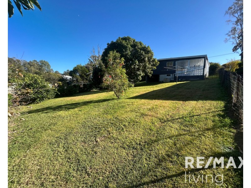 27 Row Street, Kilcoy QLD 4515