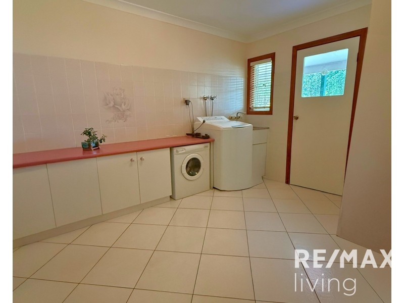 66 Mexicanus Drive, Park Ridge QLD 4125