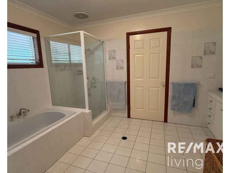 66 Mexicanus Drive, Park Ridge QLD 4125