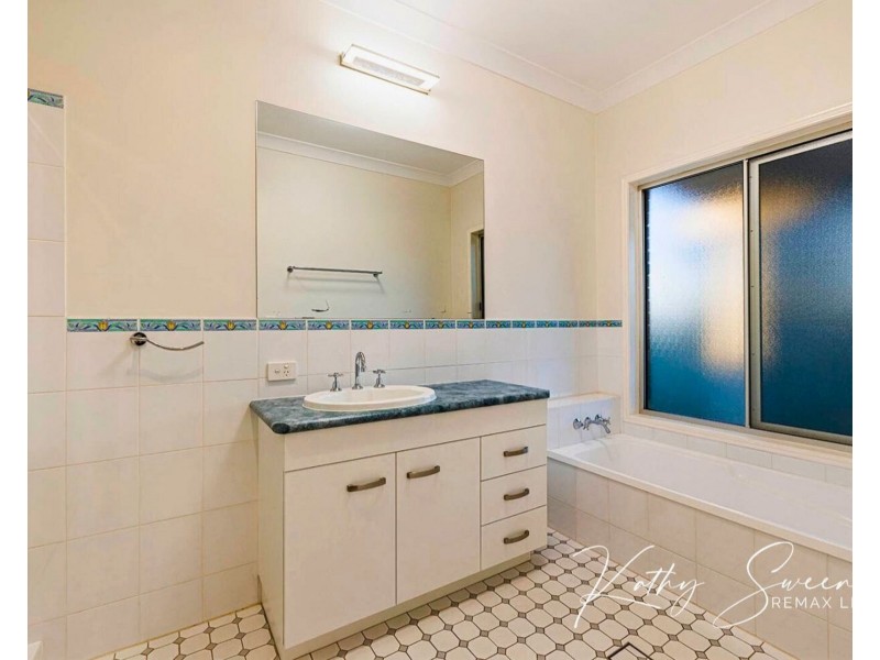 604 Oakey Flat Road, Burpengary QLD 4505