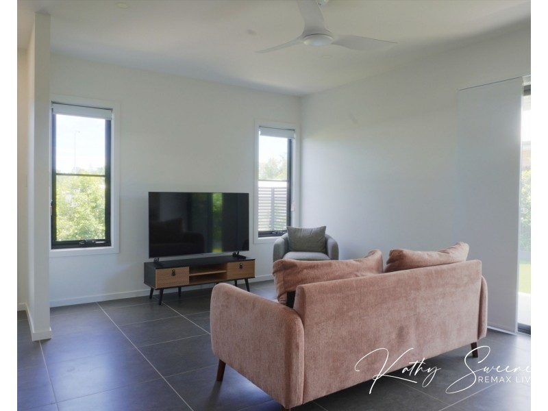 1/56 Hamilton Road, Woodford QLD 4514
