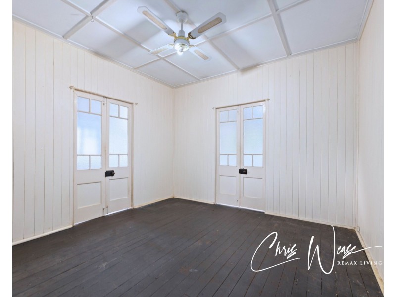 8 Brooker Street, Woodford QLD 4514