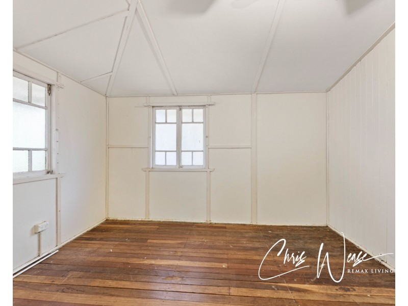 8 Brooker Street, Woodford QLD 4514