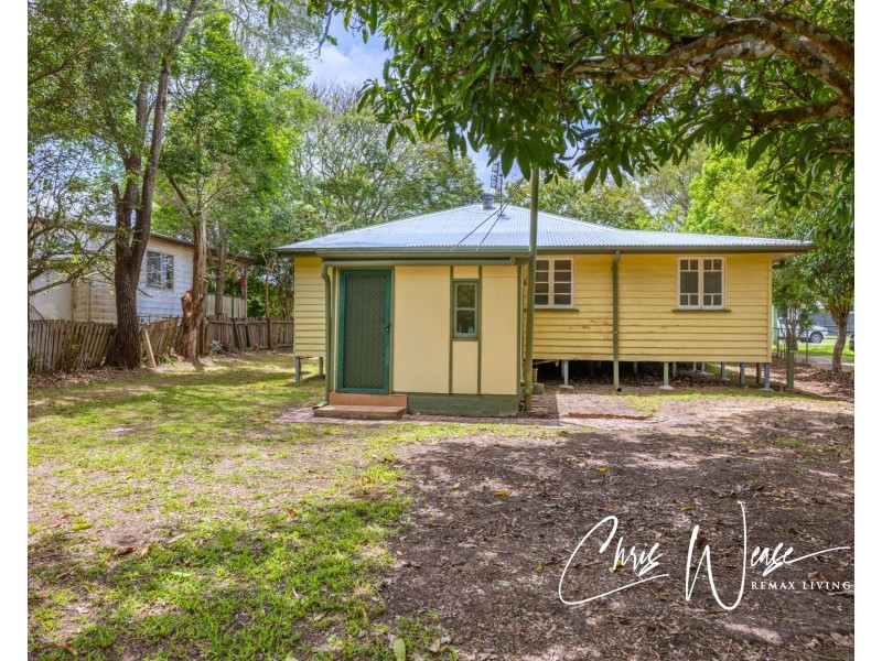 8 Brooker Street, Woodford QLD 4514