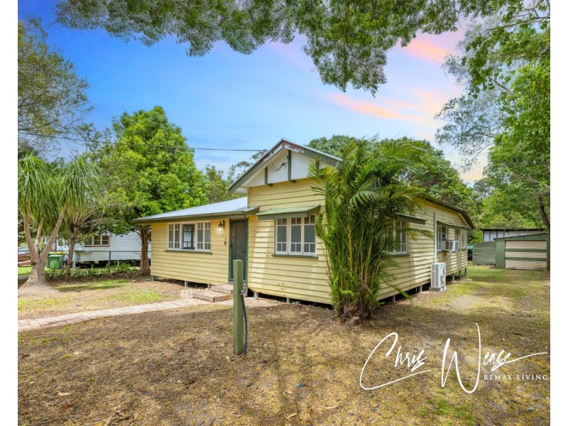 8 Brooker Street, Woodford QLD 4514
