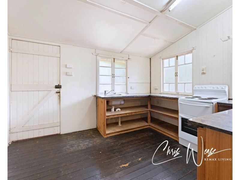 8 Brooker Street, Woodford QLD 4514