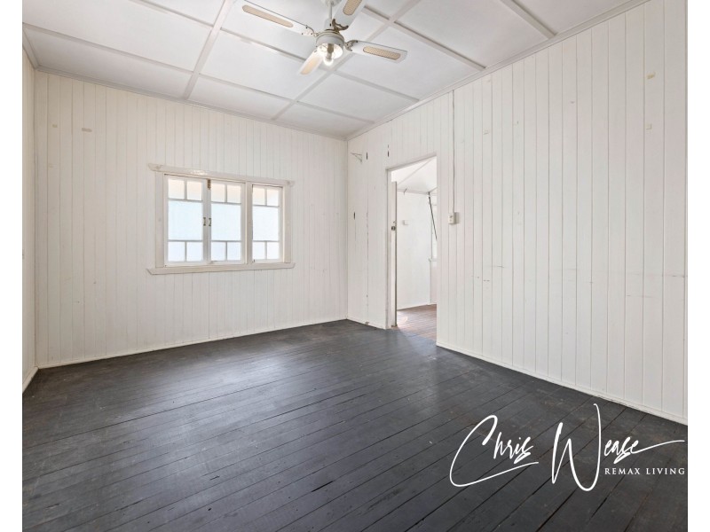 8 Brooker Street, Woodford QLD 4514
