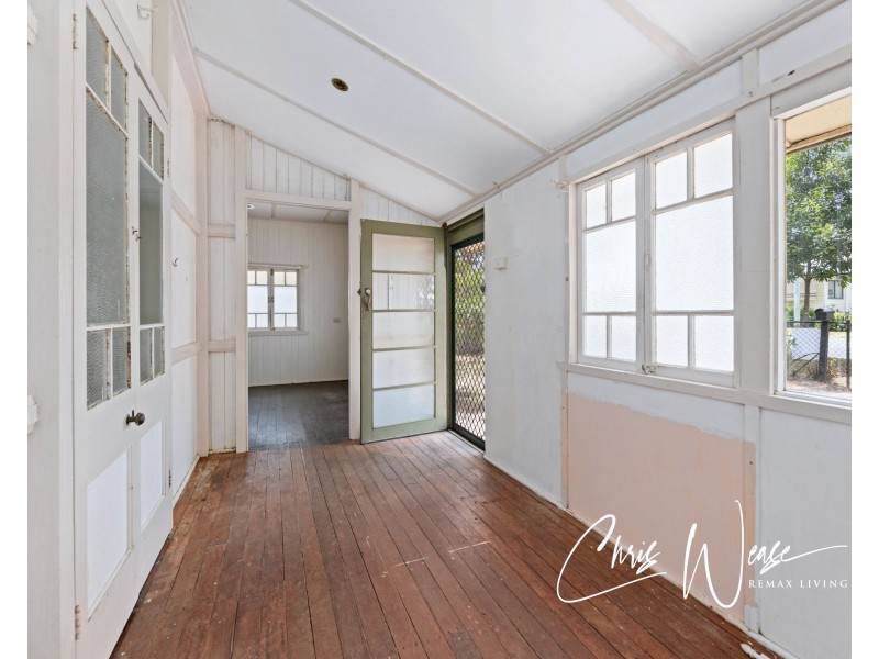 8 Brooker Street, Woodford QLD 4514