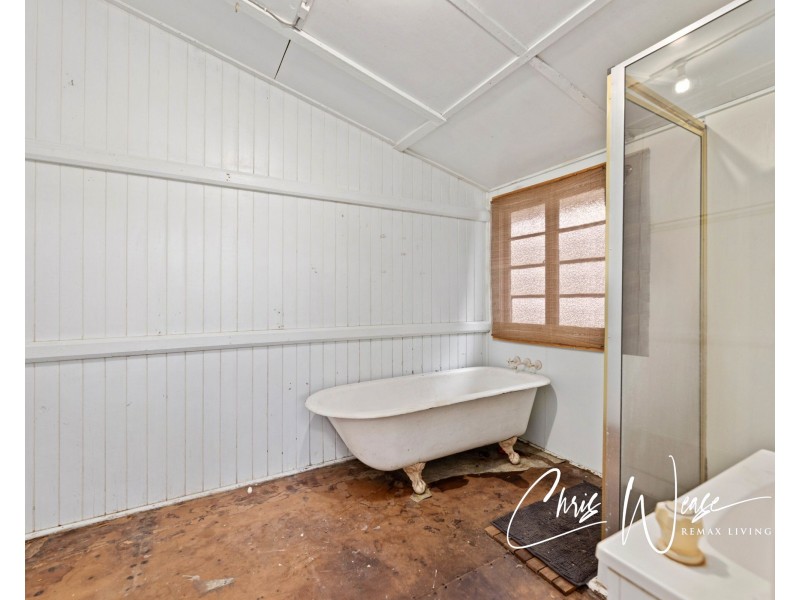 8 Brooker Street, Woodford QLD 4514