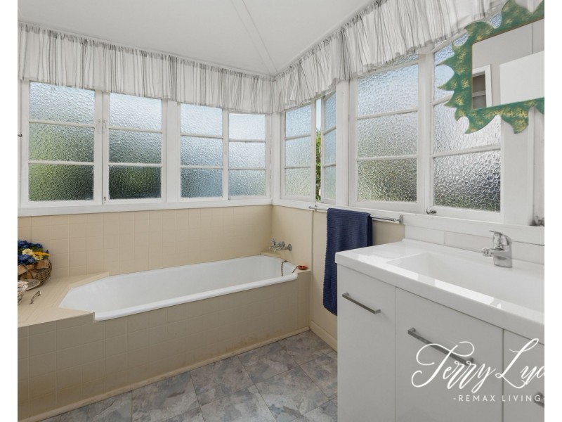 53 Hart Street, Blackbutt QLD 4306