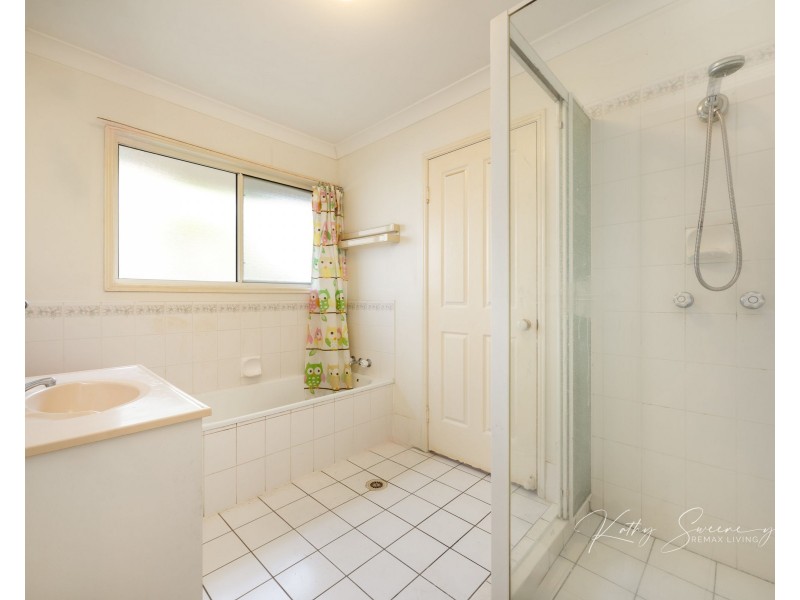 4 Gould Crescent, Morayfield QLD 4506