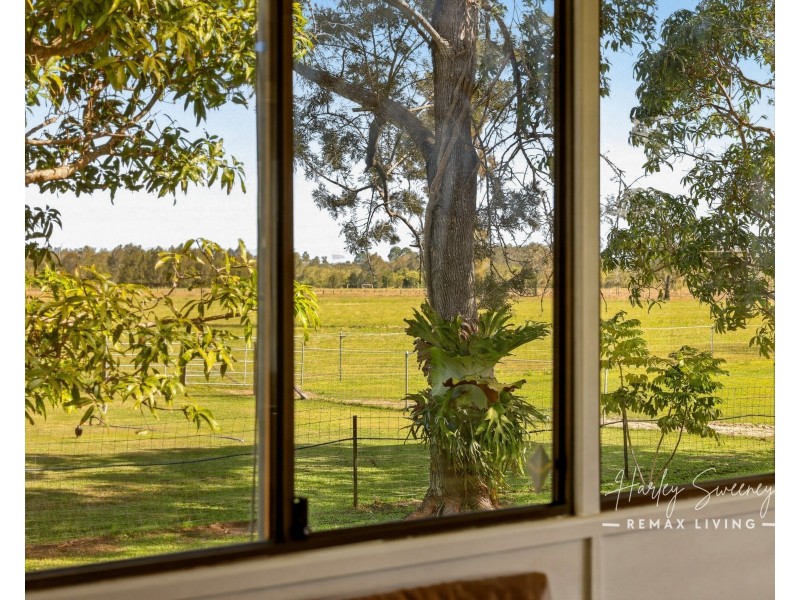 547 Beachmere Road, Beachmere QLD 4510