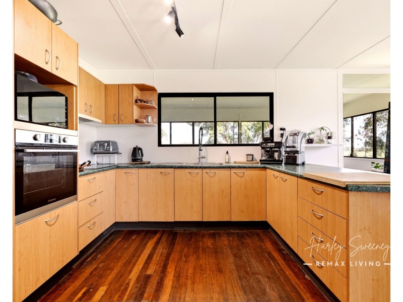 547 Beachmere Road, Beachmere QLD 4510