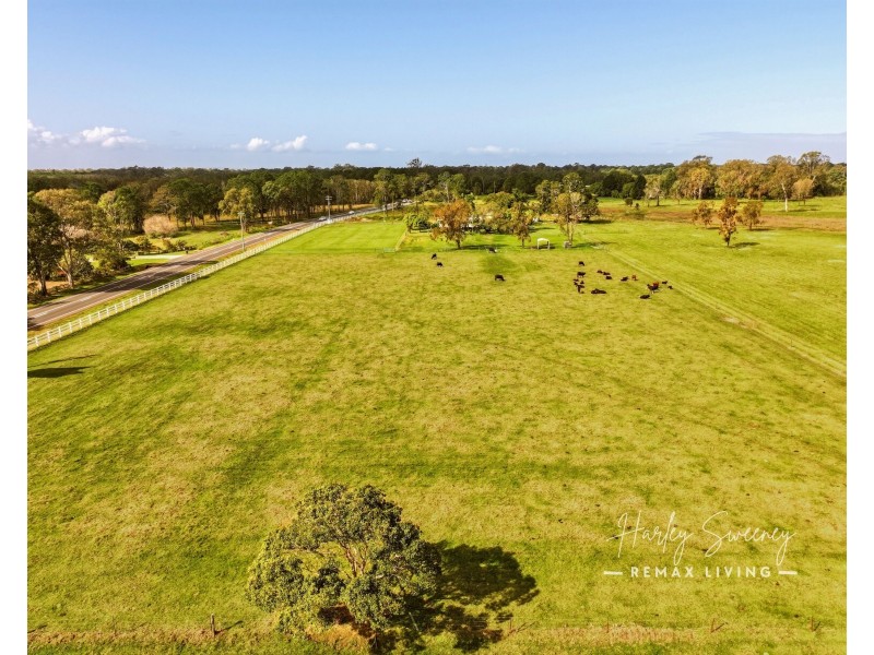 547 Beachmere Road, Beachmere QLD 4510