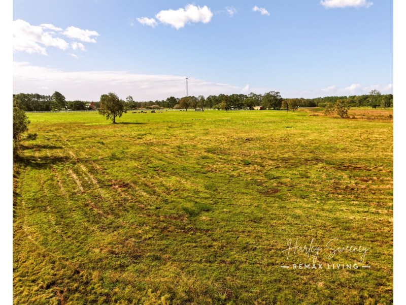 547 Beachmere Road, Beachmere QLD 4510