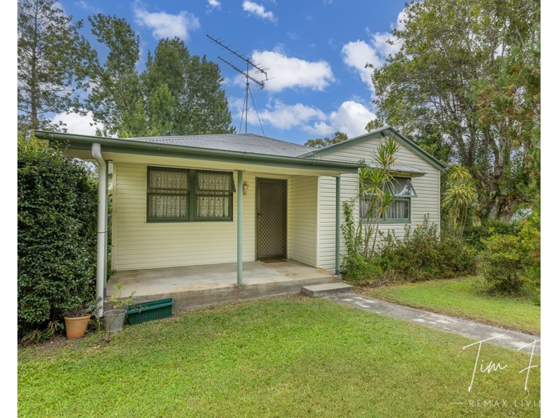 22 Hendy Street, Woodford QLD 4514