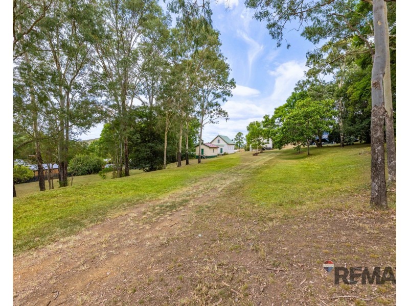 39 Row Street, Kilcoy QLD 4515
