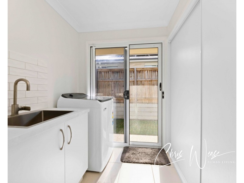 6 Henry Court, Woodford QLD 4514