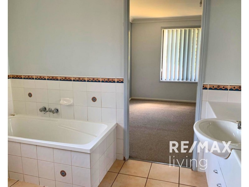 4 Crestridge Crescent, Morayfield QLD 4506