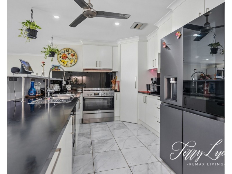 2 Livistona Court, Morayfield QLD 4506