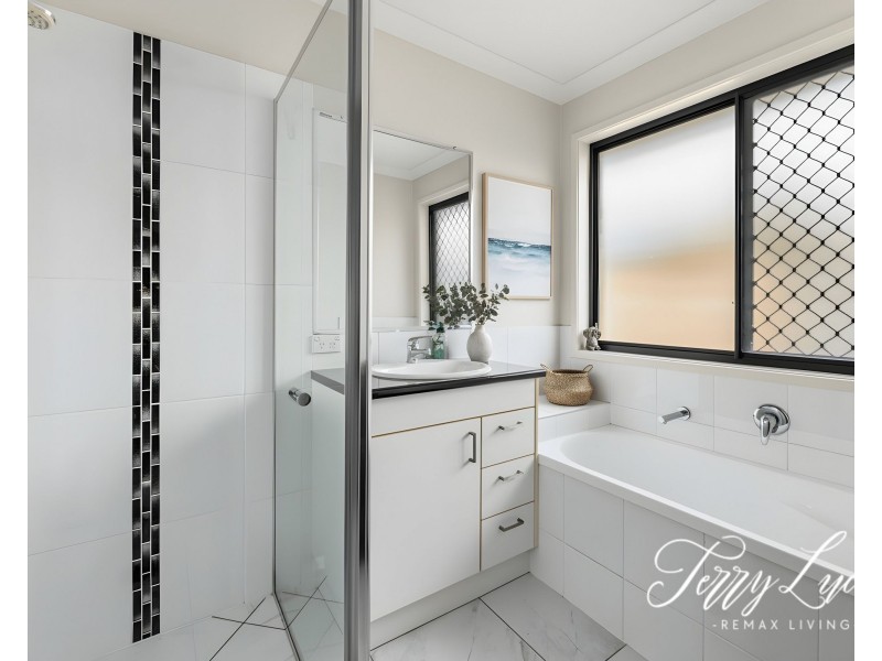 2 Livistona Court, Morayfield QLD 4506