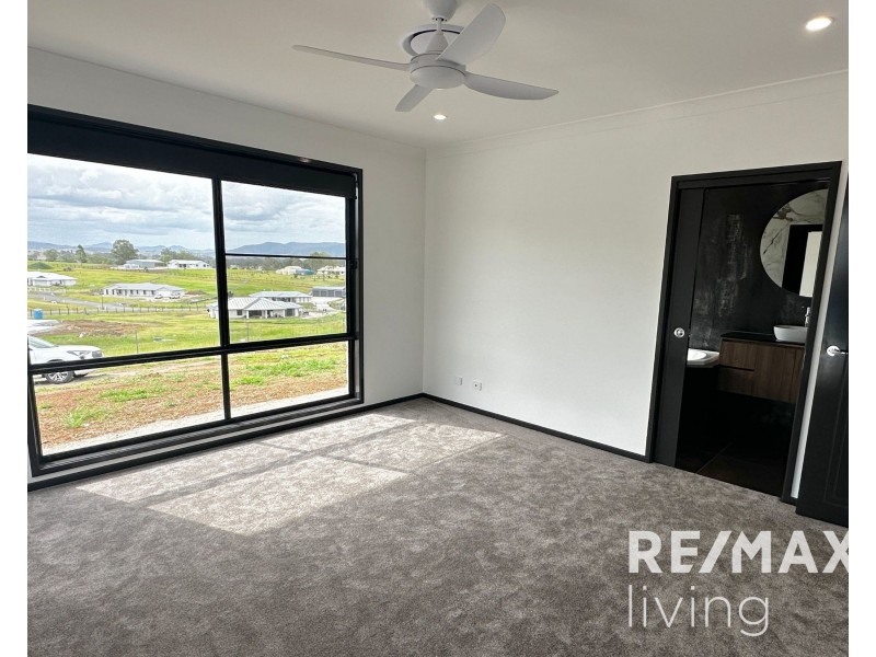 9 Jacana Place, Winya QLD 4515