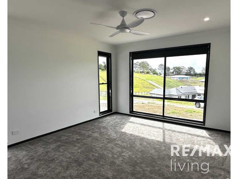 9 Jacana Place, Winya QLD 4515