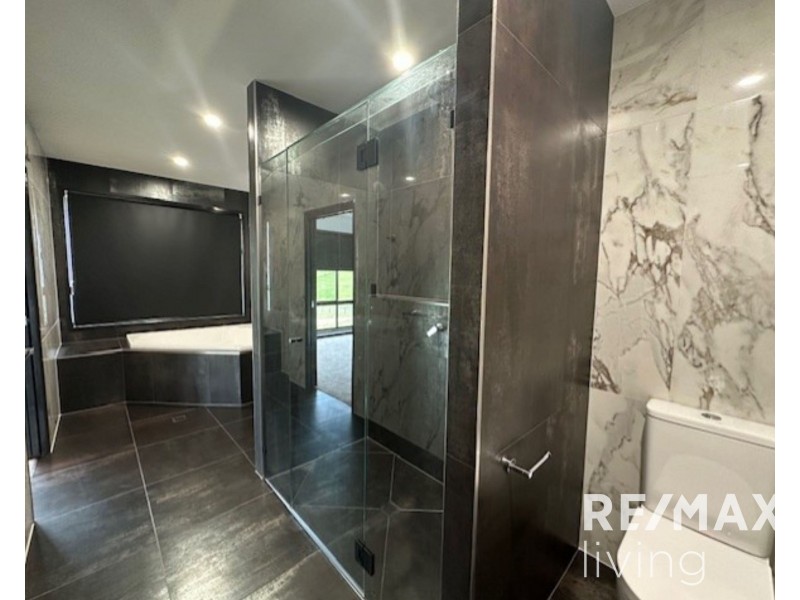 9 Jacana Place, Winya QLD 4515