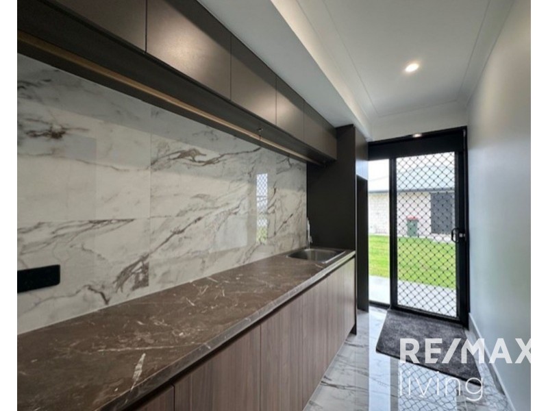 9 Jacana Place, Winya QLD 4515