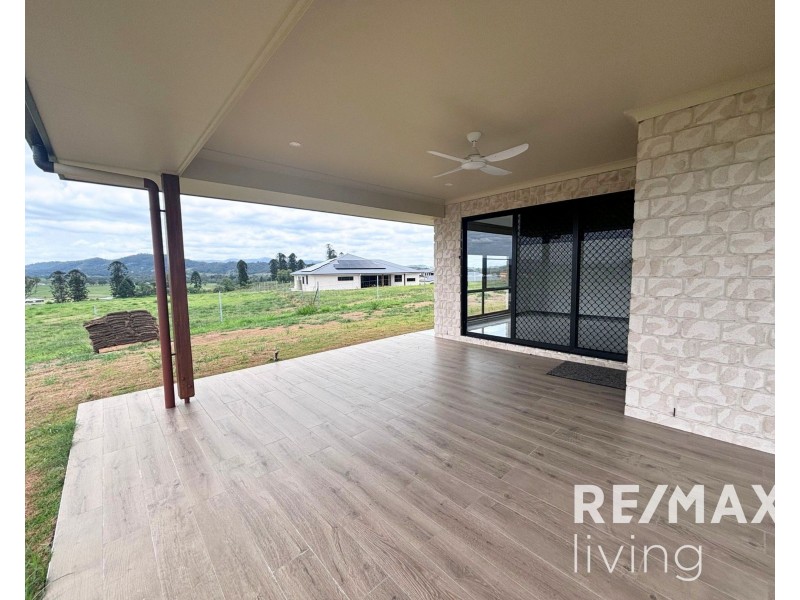 9 Jacana Place, Winya QLD 4515